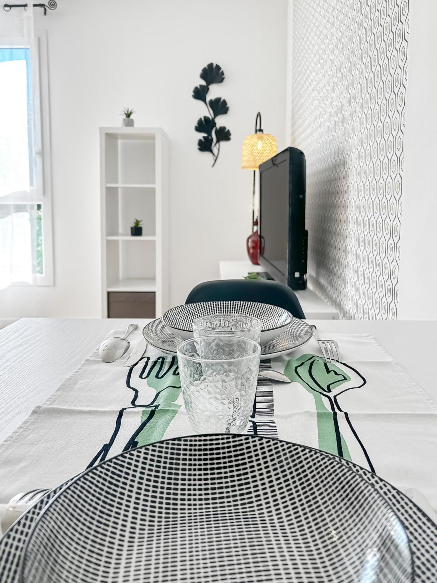 Appartement Lumineux, Wi-Fi Et Parking Prive Ніор Екстер'єр фото